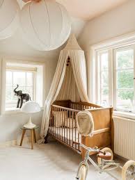 houten muurdecoratie babykamer
