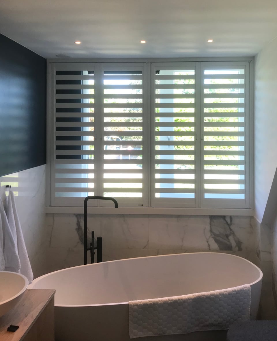 raambekleding badkamer