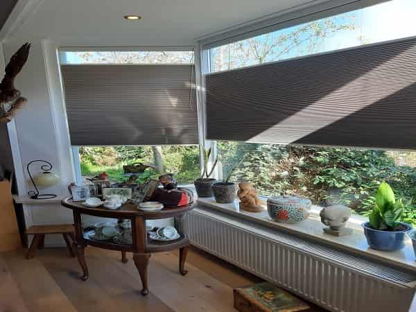 gordijn in raamkozijn