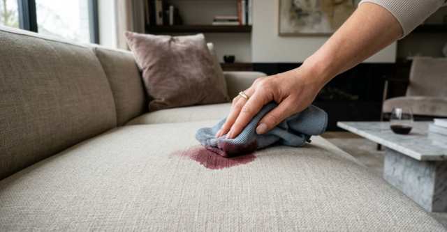 stoffen bank schoonmaken